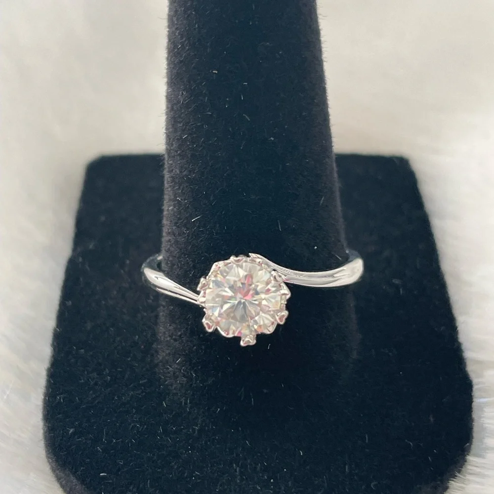 Women’s size 9 solitaire Moissanite ring